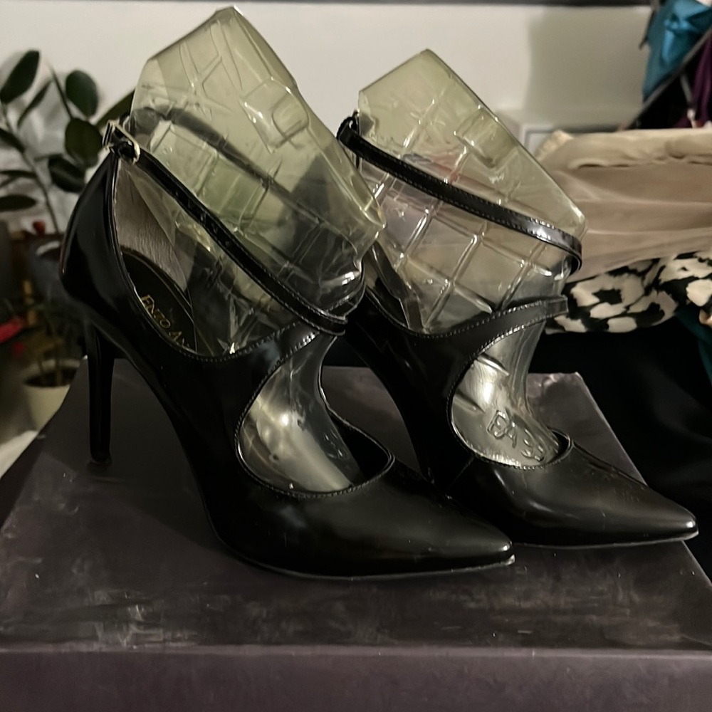 Lack strap Enzo Angiolini heels